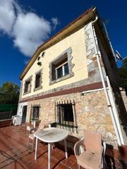 Casa a Medina de Pomar. Chalet individual en el valle de losa