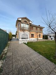 Chalet in Trespaderne. Preciosa vivienda con  alojamiento turistico incluido