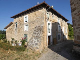 Maison à Frías. Casa de pueblo con terreno