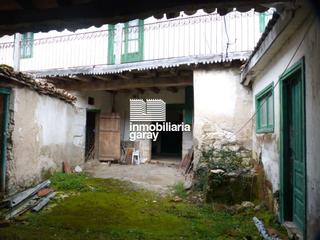 Casa a Merindad de Sotoscueva. Casa a la venta con patio y era en la merindad de sotoscueva