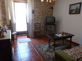 Alquiler Casa en Villarcayo de Merindad de Castilla la Vieja. Se alquila planta baja de una casa céntrica, en zona tranquila d