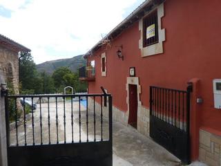 Casa a Merindad de Valdeporres. Preciosa casa con terreno en la merindad de valdeporres