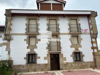 Casa a Valle de Valdebezana. Venta de casona cerca de las playas de arija