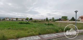 Terreno residencial en Villarcayo de Merindad de Castilla la Vieja. Parcelas urbanas cerca del lupa en villarcayo