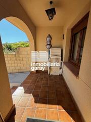 Xalet a Medina de Pomar. Chalet adosado en urbanización en medina de pomar