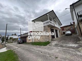 Casa en Trespaderne. Casa de pueblo con terreno y garaje cercana a trespaderne