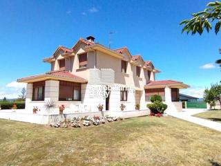 Xalet a Medina de Pomar. Precioso chalet individual en una de las mejores urbanizaciones