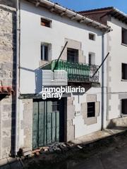 Casa a Merindad de Montija. Casa de pueblo  cercana a medina de pomar