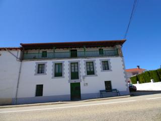 Casa a Merindad de Montija. Oportunidad, casa con terreno y tejados nuevos en merindad de mo