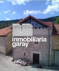 Casa a Junta de Traslaloma. Casa adosada en lastras de las heras