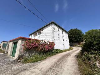 Casa a Junta de Traslaloma. Casa de pueblo con terreno cerca de quincoces de yuso