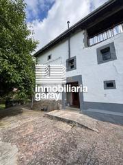 Casa a Medina de Pomar. Casa con terreno en el valle de losa