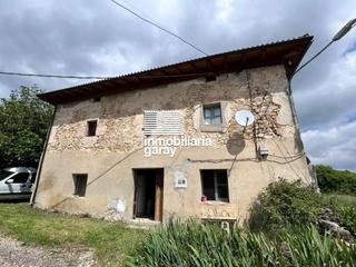 Maison à Merindad de Cuesta - Urria. Casa con terreno en merindad de cuesta urria con tejado arreglad