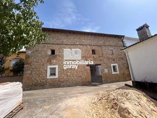Casa a Medina de Pomar. Casa de piedra con terreno recientemente reformada junto a medin