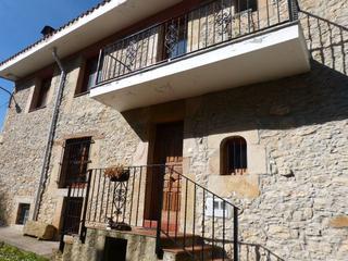 House  Villaves - casa de la maestra. Casa con terreno en la merindad de valdeporres
