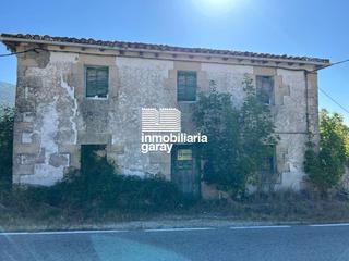 Casa a Merindad de Valdivielso. Casa con terreno en valdenoceda