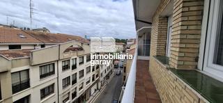Pis a Villarcayo de Merindad de Castilla la Vieja. Se vende piso centrico en villarcayo con un gran balcón