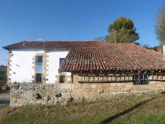 Foto 23e2be8c-1ae9-4f42-9708-082ae1881e7a. Casa  de pueblo con terreno en Valle de Valdebezana