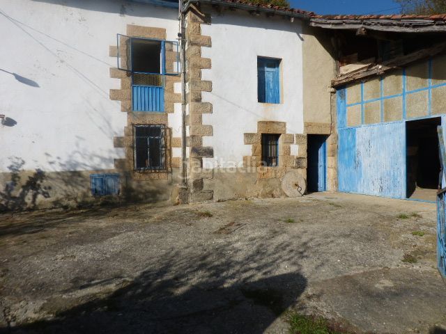 Foto 9329df25-0b7d-4ef3-930a-925a2e61a84e. Casa  de pueblo con terreno en Valle de Valdebezana