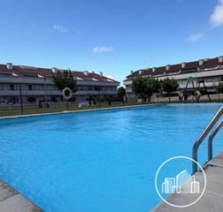 Flat in Medina de Pomar. Piso en venta en urbanización privada con piscina