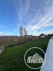 Terreny residencial a Merindad de Montija. Parcela urbana exclusiva de 1.072 m con muro de piedra en la mer