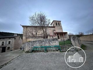 Casa in Villarcayo de Merindad de Castilla la Vieja. Casa de piedra en las inmediaciones de medina de pomar