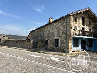 Casa en Valle de Valdebezana. Casa con patio en el valle de valdebezana