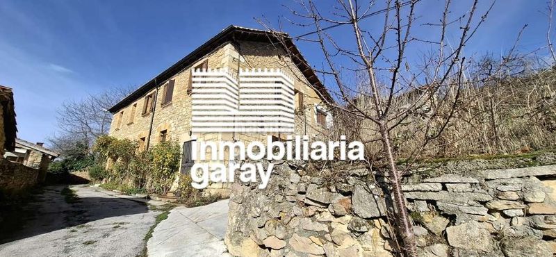 Foto 2a35c777-da6a-405e-9ed2-1b1c1769b6c7. Casa dos casas a la venta con jardín interior en el en Valle de Valdebezana