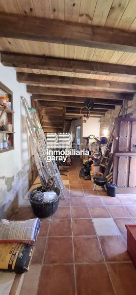 Foto 3040e210-a24c-4c7a-a61b-ceaf98e48557. Casa dos casas a la venta con jardín interior en el en Valle de Valdebezana