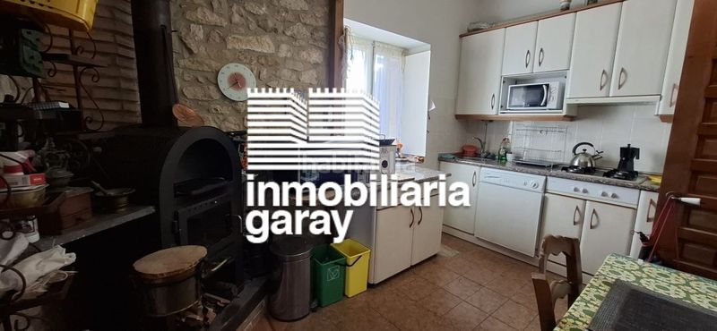 Foto 61a4d861-5184-4ad6-900f-42ce5758042a. Casa dos casas a la venta con jardín interior en el en Valle de Valdebezana