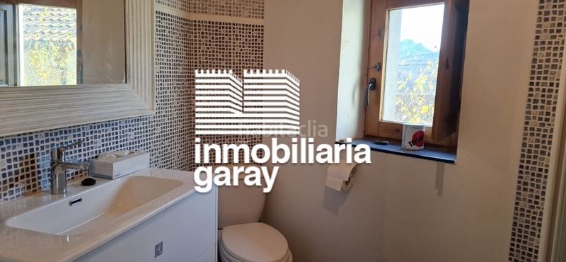 Foto 6ab7af0a-b94d-42dd-91d2-98806d69a2ba. Casa dos casas a la venta con jardín interior en el en Valle de Valdebezana
