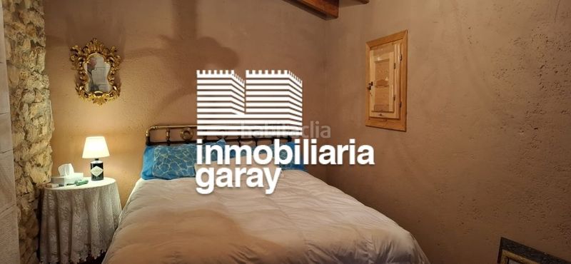 Foto b949eb1b-9648-4bbd-b175-24853b060bcf. Casa dos casas a la venta con jardín interior en el en Valle de Valdebezana
