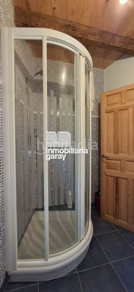 Foto bef74ed8-66c4-44c1-8eb8-7b5927b146fe. Casa dos casas a la venta con jardín interior en el en Valle de Valdebezana