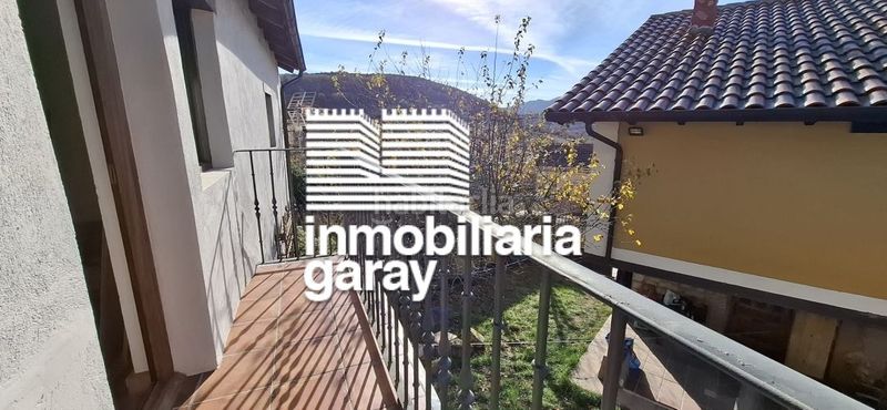 Foto cae2bf06-0338-4495-bd9e-210eb30f2196. Casa dos casas a la venta con jardín interior en el en Valle de Valdebezana