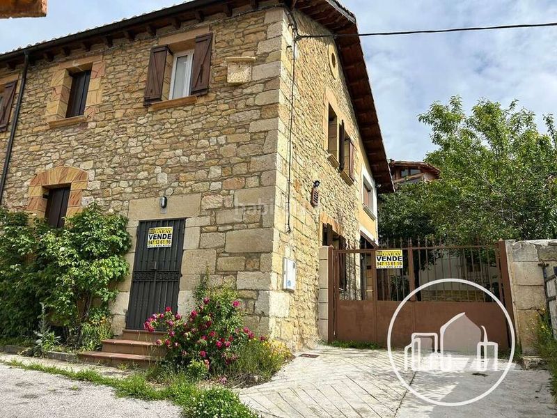 Foto d630688e-d988-4b94-b7b3-63457a443289. Casa dos casas a la venta con jardín interior en el en Valle de Valdebezana