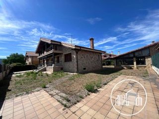 Chalet en Villarcayo de Merindad de Castilla la Vieja. Exclusiva casa unifamiliar con pisicna en villarcayo