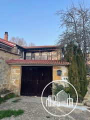 Casa a Merindad de Valdeporres. Casa con terreno en rozas de valdeporres