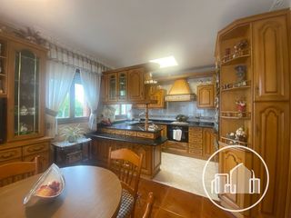 Chalet in Villarcayo de Merindad de Castilla la Vieja. Chalet individual con jardin en villarcayo