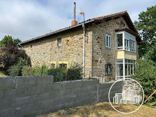 House in Campoo de Yuso. Casa de piedra cerca del pantano de arija