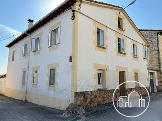 Haus in Villarcayo de Merindad de Castilla la Vieja. Casa con terreno en horna villarcayo