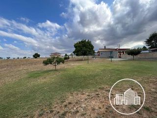 Casa a Medina de Pomar. Exclusiva finca con vivienda, choco, pabellón y 8.700 m de terre