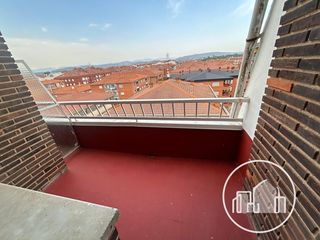 Pis a Medina de Pomar. Se vende piso luminoso con vistas y ascensor en pleno centro de