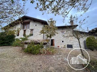 Maison à Valle de Losa. Casa de piedra rehabilitada con 1.451 m de terreno urbano  san l