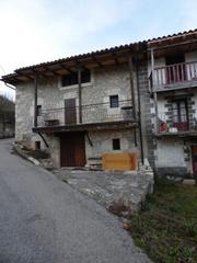 Casa a Merindad de Montija. Casa de piedra cercana a medina de pomar