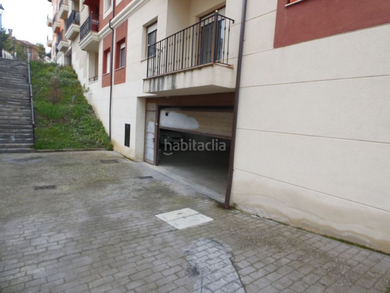 Foto 46ace279-a95b-416e-8abb-ecc994b8a315. Aparcament cotxe a Medina de Pomar