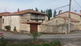 Casa a Villarcayo de Merindad de Castilla la Vieja. Casa con patio, cochera, y huerto al lado de villarcayo