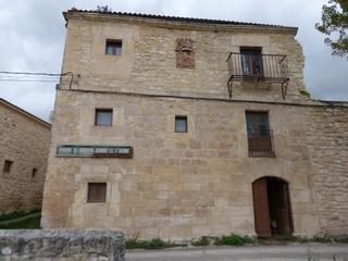 Casa a Merindad de Valdivielso. Casa de silleria con escudo en merindad de valdivielso