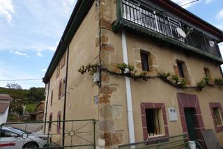 Casa a Junta de Traslaloma. Piso en planta baja con terreno cercano a medina de pomar