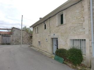 Pis a Villarcayo de Merindad de Castilla la Vieja. Dos casas con jardin a dos km de villarcayo