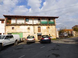 Haus in Junta de Traslaloma. Casa con terrreno muy cerca de medina